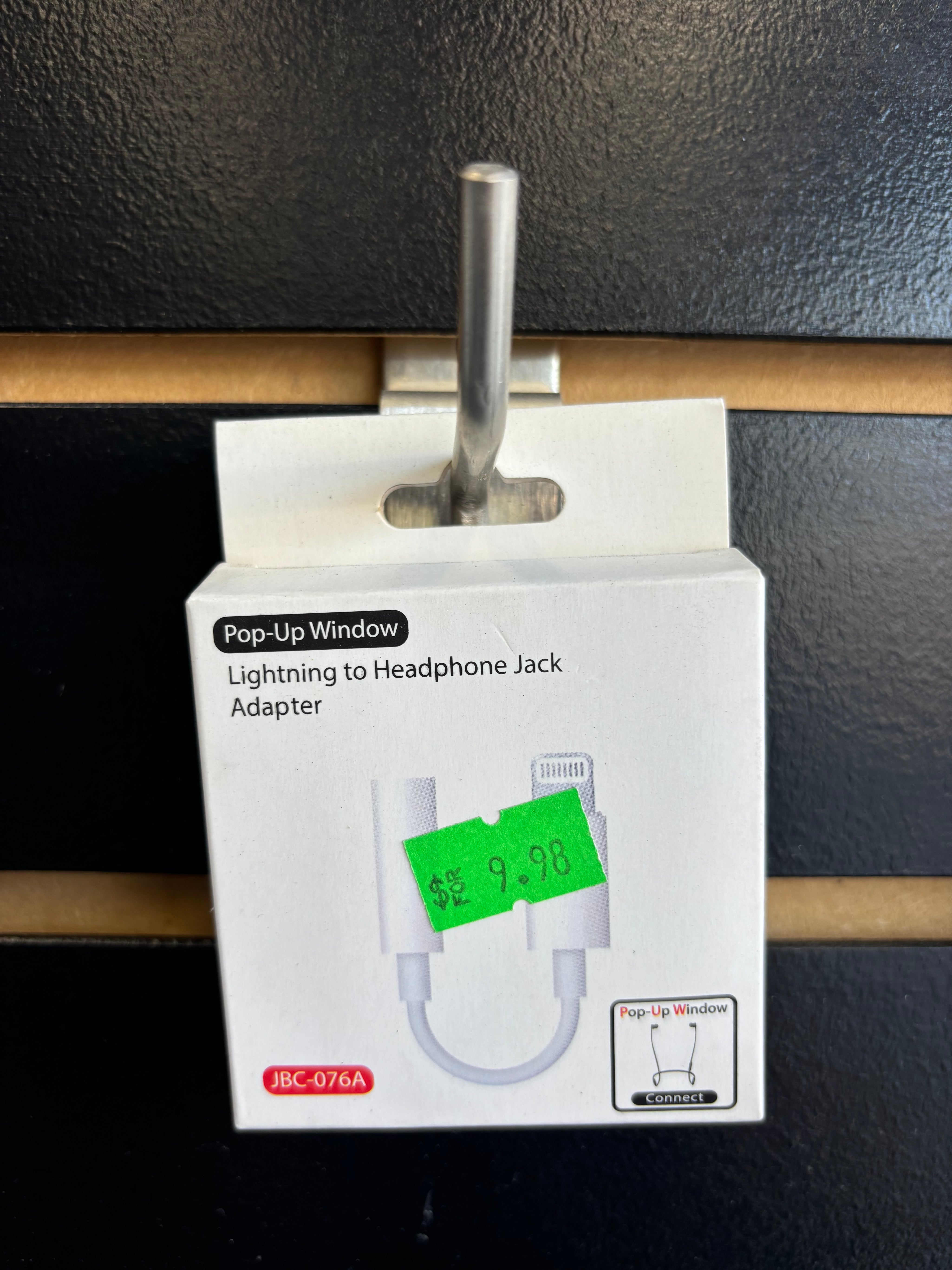 Lightening to earphone jack